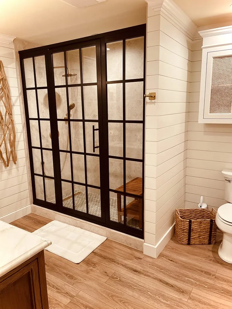 Gridscape GS1 Swing Shower Door with 2 Side Panels in Black with Clear Glass